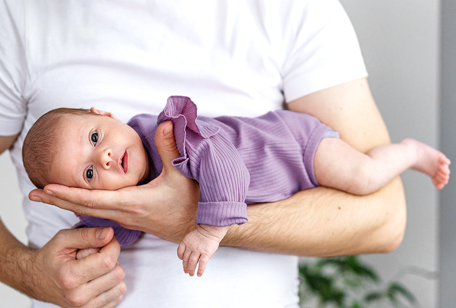 Prawidłowe trzymanie noworodka