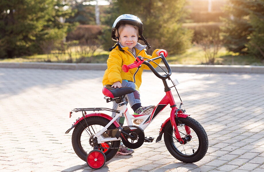 Dojrzewanie układu immunologicznego: dziecko na rowerze