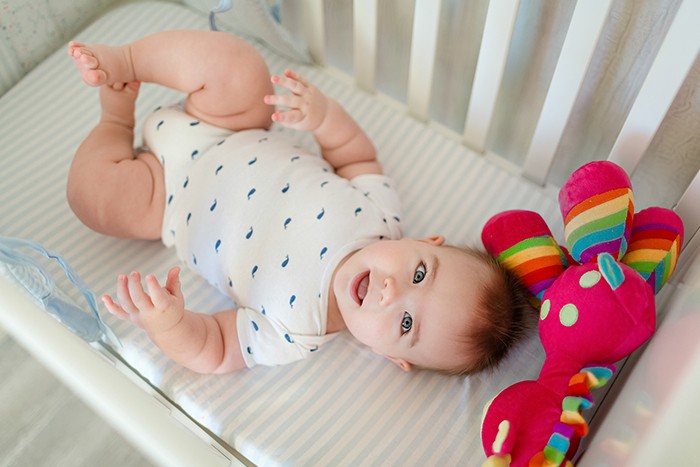 Wyprawka dla noworodka - łóżeczko z dzieckiem