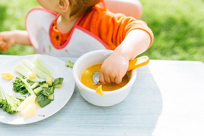 dziecko jedzace warzywa metoda blw