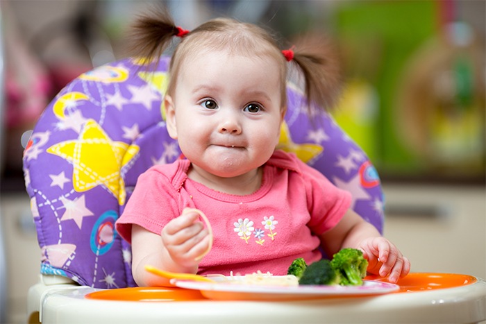 girl eating alone