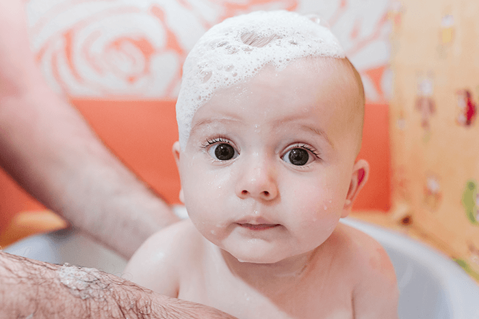 dad bathes the baby