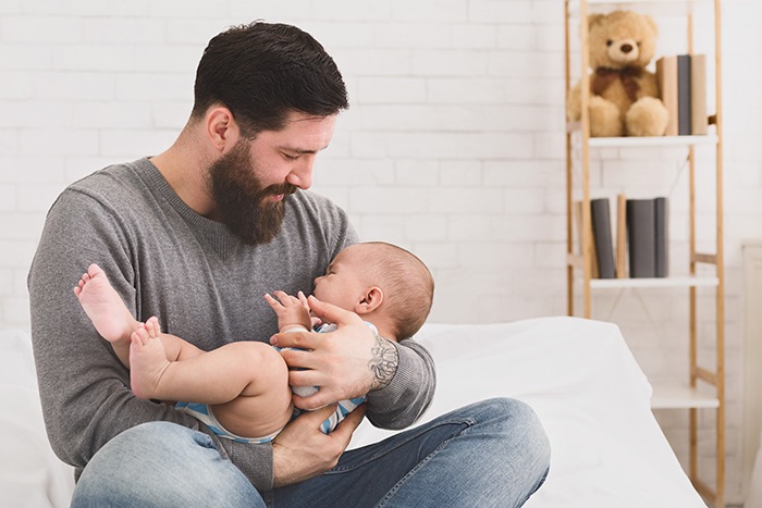 dad calms the child down