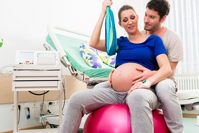 dad with mama in labor