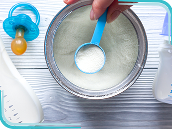 karmienie-butelka-mlekiem-modyfikowanym Preparing infant feeding formula