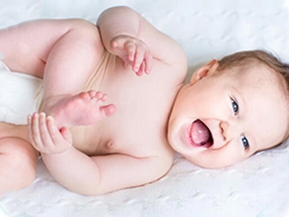 Kupka niemowlaka karmionego piersia i mlekiem modyfikowanym