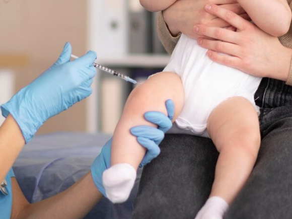 Szczepienia niemowlaka  w 1. roku życia
