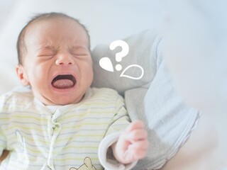 Głodne niemowlę – objawy: dziecko płaczące z głodu 