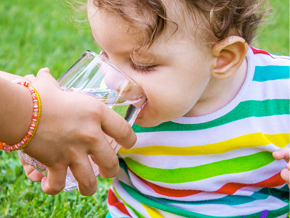 Woda dla dziecka powyżej 1. roku życia – jaką wybrać?