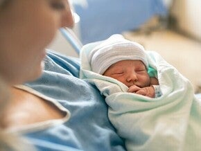Mama z dzieckiem urodzonym przez cesarskie cięcie