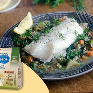 Miętus w bulionie z kurczaka z czerwoną papryką i zieloną soczewicą - po 12. miesiącu