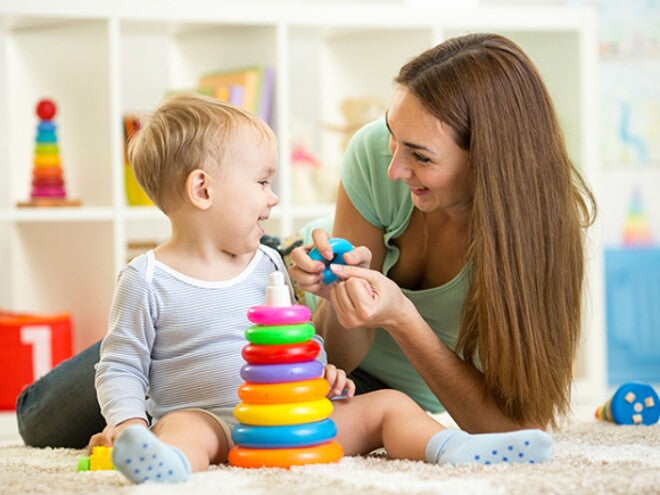 Mama wpływająca na rozwój dziecka poprzez zabawę Mama wpływająca na rozwój dziecka poprzez zabawę