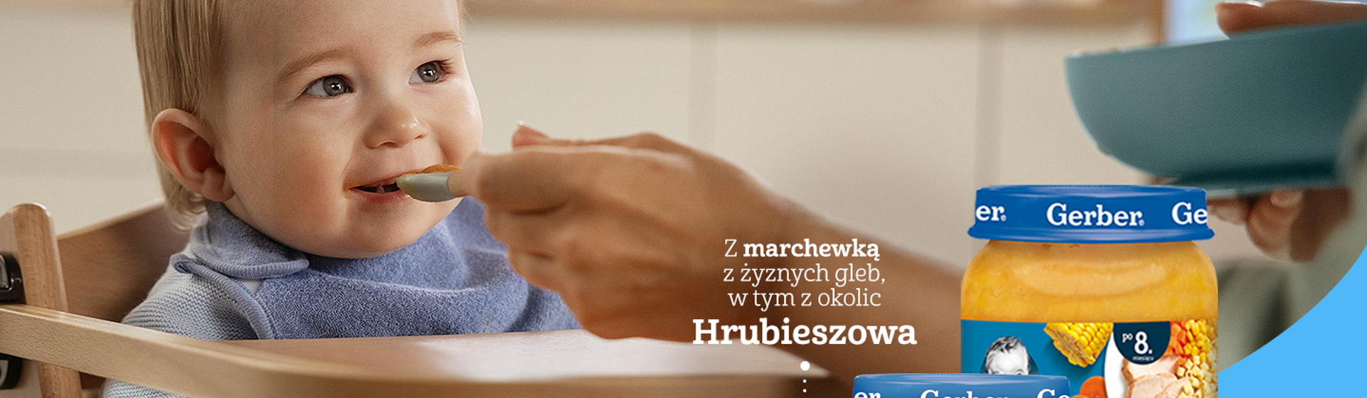 Małe dziecko spożywa Gerber z słoika, z zadowoleniem na twarzy