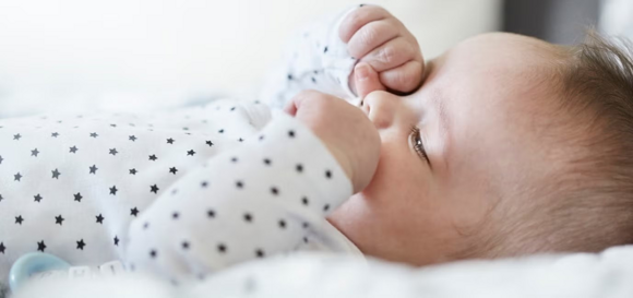 Baby falling asleep Baby falling asleep