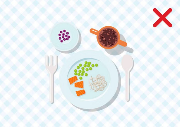 Karmienie w miejscu publicznym – noworodek przystawiony do piersi