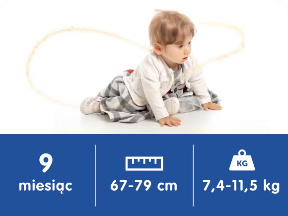 Młoda matka i jej 9-miesięczna córka w domu Młoda matka i jej 9-miesięczna córka w domu