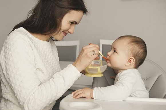 mama karmi niemowle mama karmi niemowle